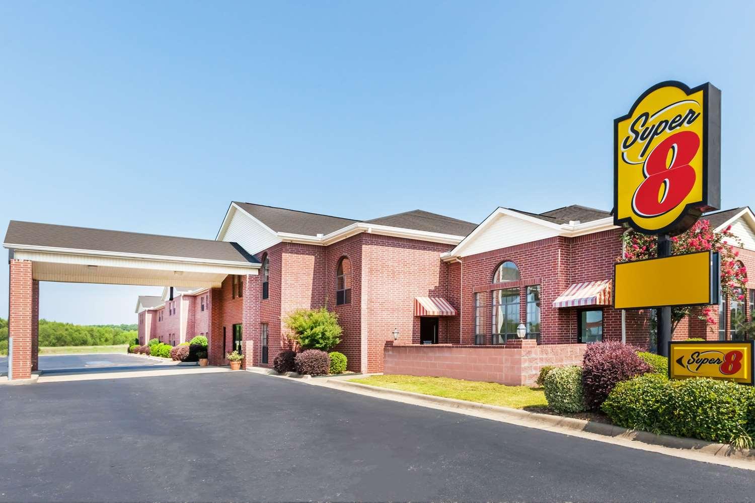 Super 8 by Wyndham Searcy AR in Searcy, AR