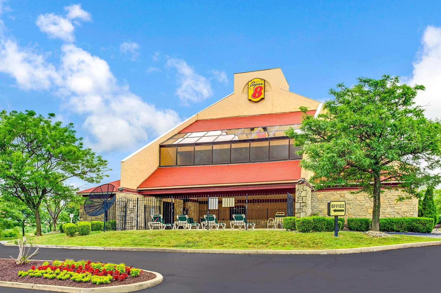 Super 8 by Wyndham Fort Mitchell Cincinnati Area in Fort Mitchell, KY