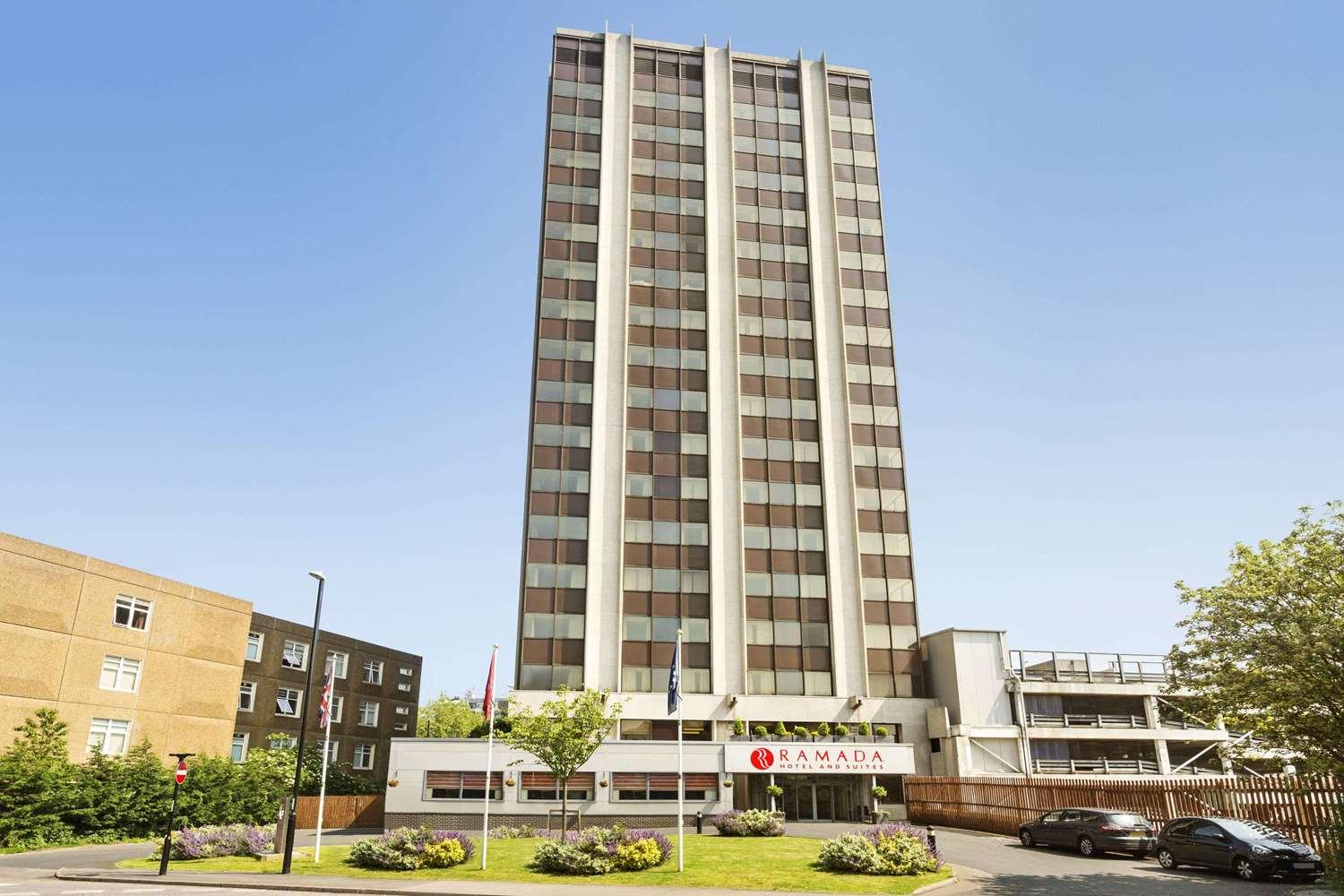 Ramada Hotel & Suites by Wyndham Coventry in Coventry, GB1