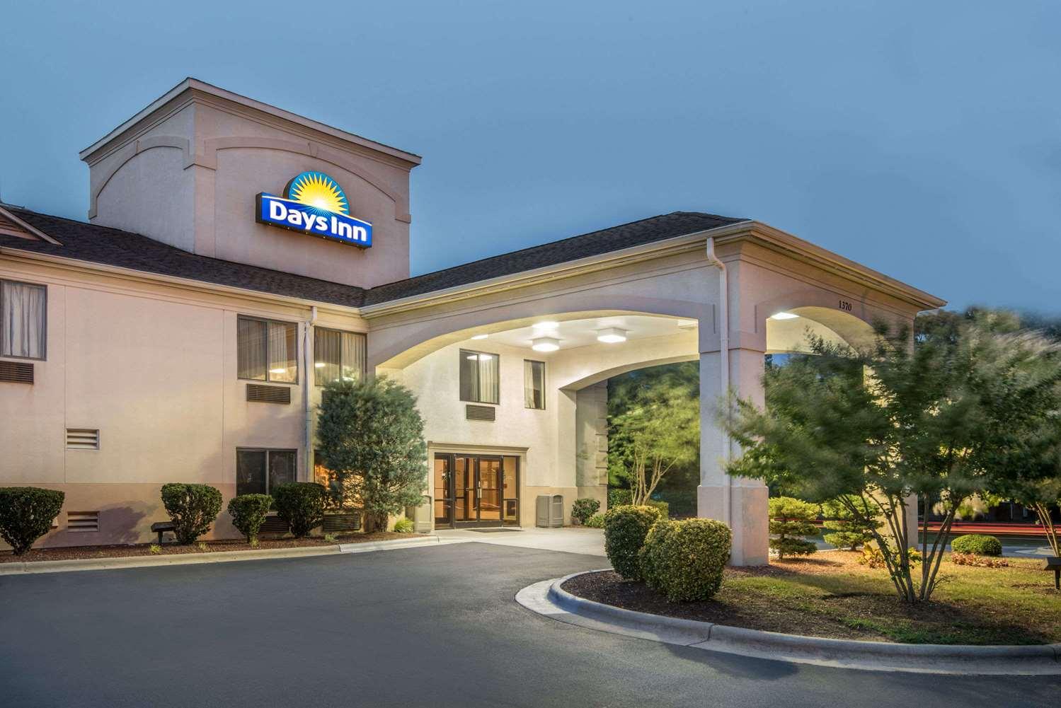 Days Inn by Wyndham Burlington East in Haw River, NC