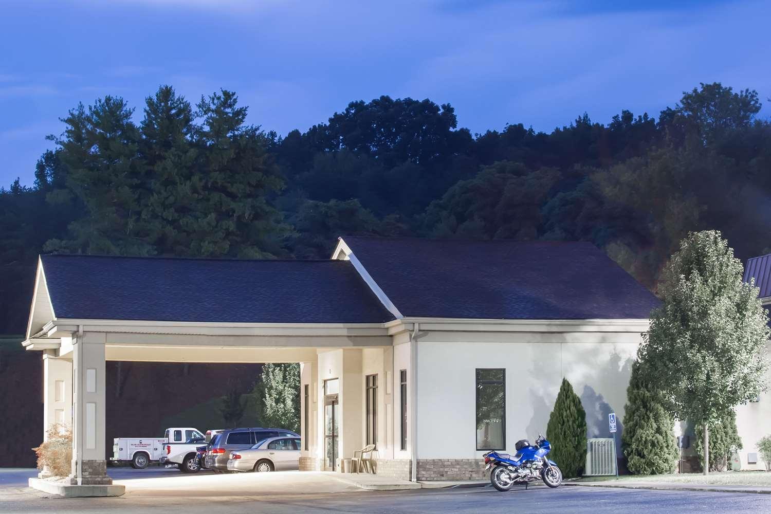 Super 8 by Wyndham Daleville/Roanoke in Daleville, VA