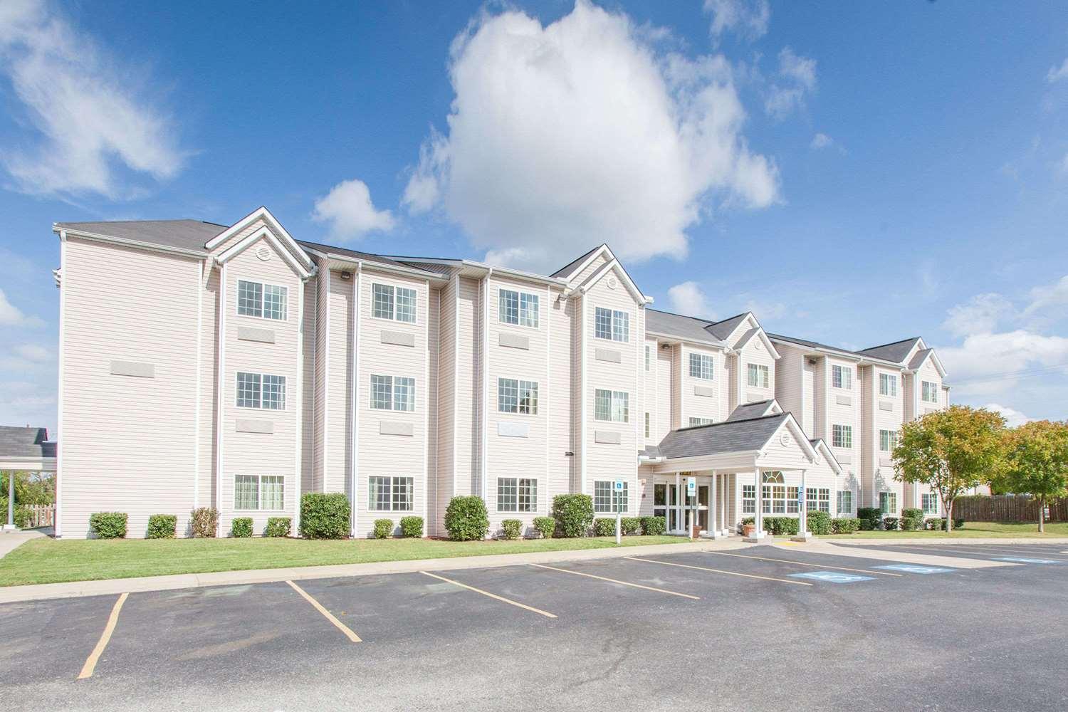 Microtel Inn & Suites by Wyndham Rogers in Rogers, AR