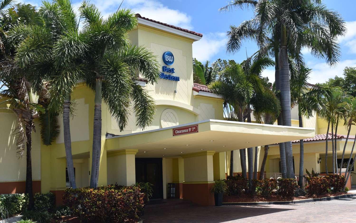 Best Western Plus University Inn in Boca Raton, FL