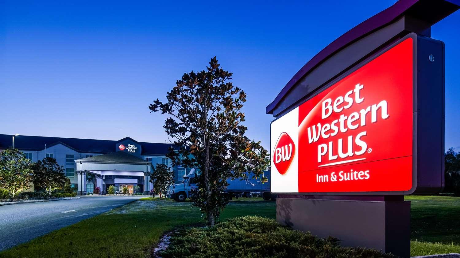 Best Western Plus Chain of Lakes Inn & Suites in Leesburg, FL