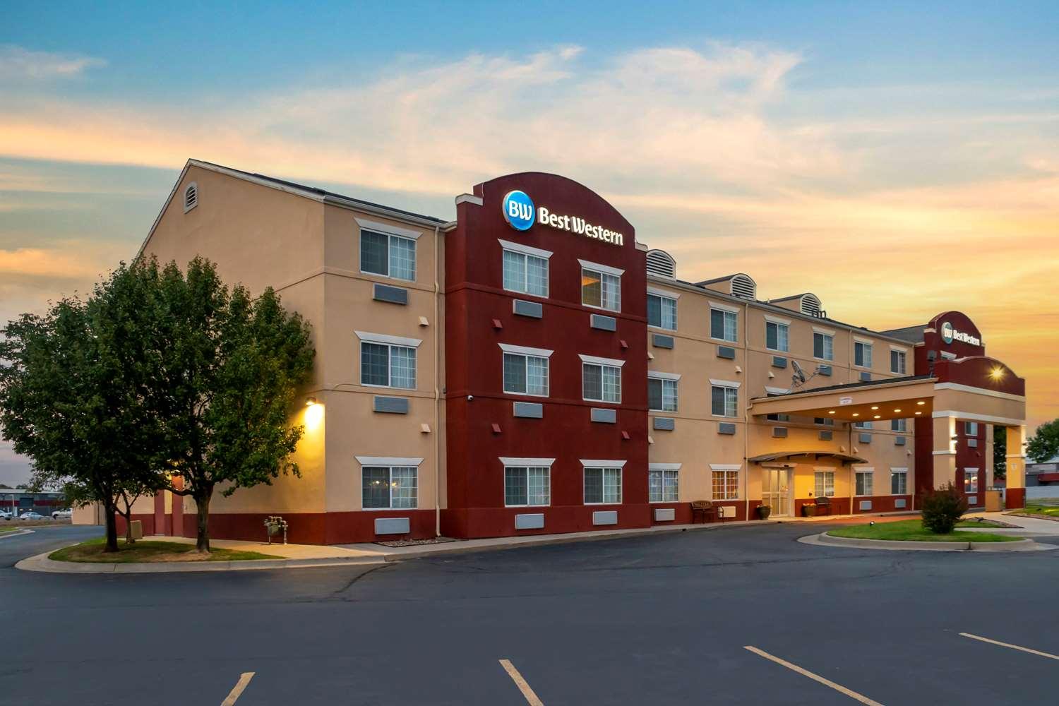 Best Western Governors Inn & Suites in Wichita, KS