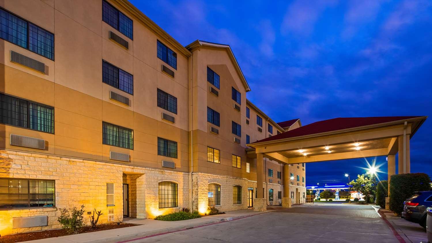 Best Western Windsor Pointe Hotel & Suites-AT&T Center in San Antonio, TX