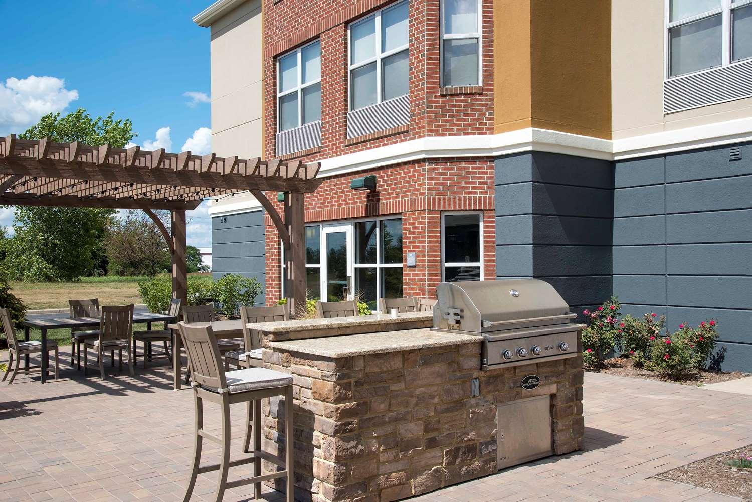 Homewood Suites by Hilton Indianapolis-Airport/Plainfield in Plainfield, IN