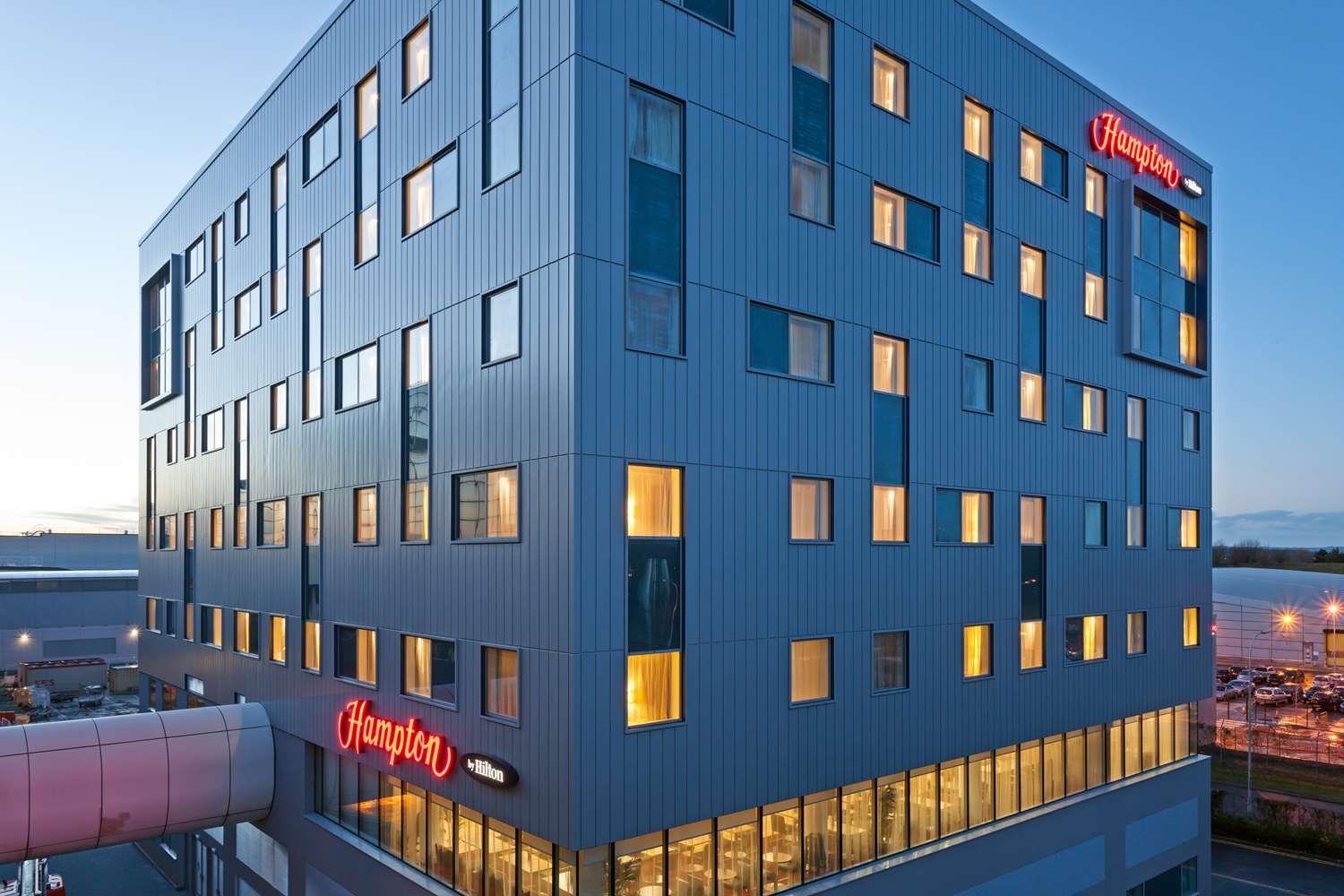 Hampton by Hilton London Gatwick Airport in Gatwick, GB1