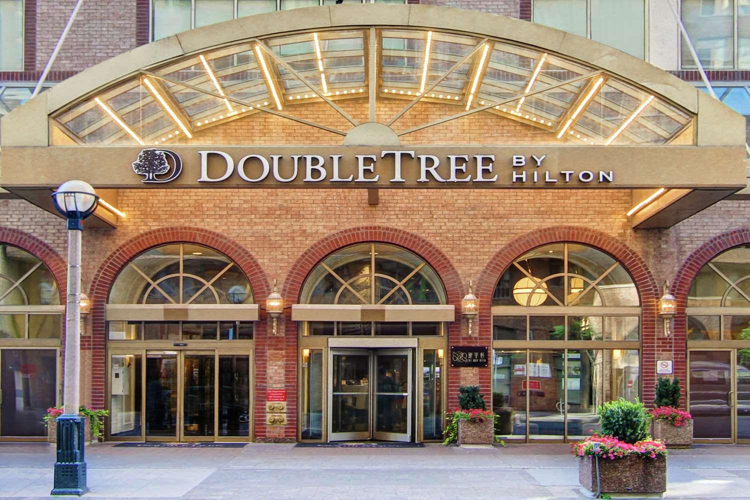DoubleTree by Hilton Hotel Toronto Downtown in Toronto, ON