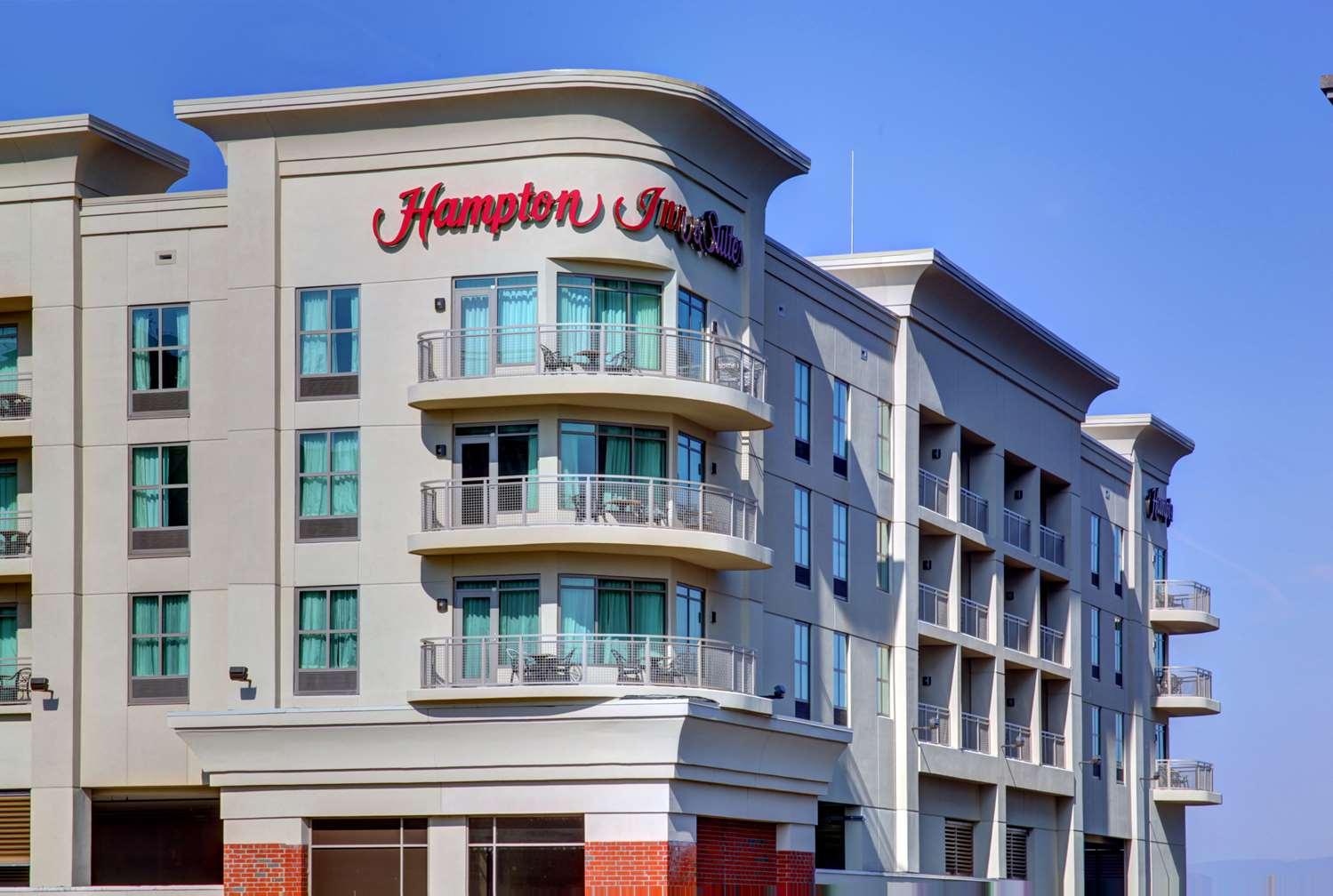 Hampton Inn & Suites Roanoke-Downtown in Roanoke, VA