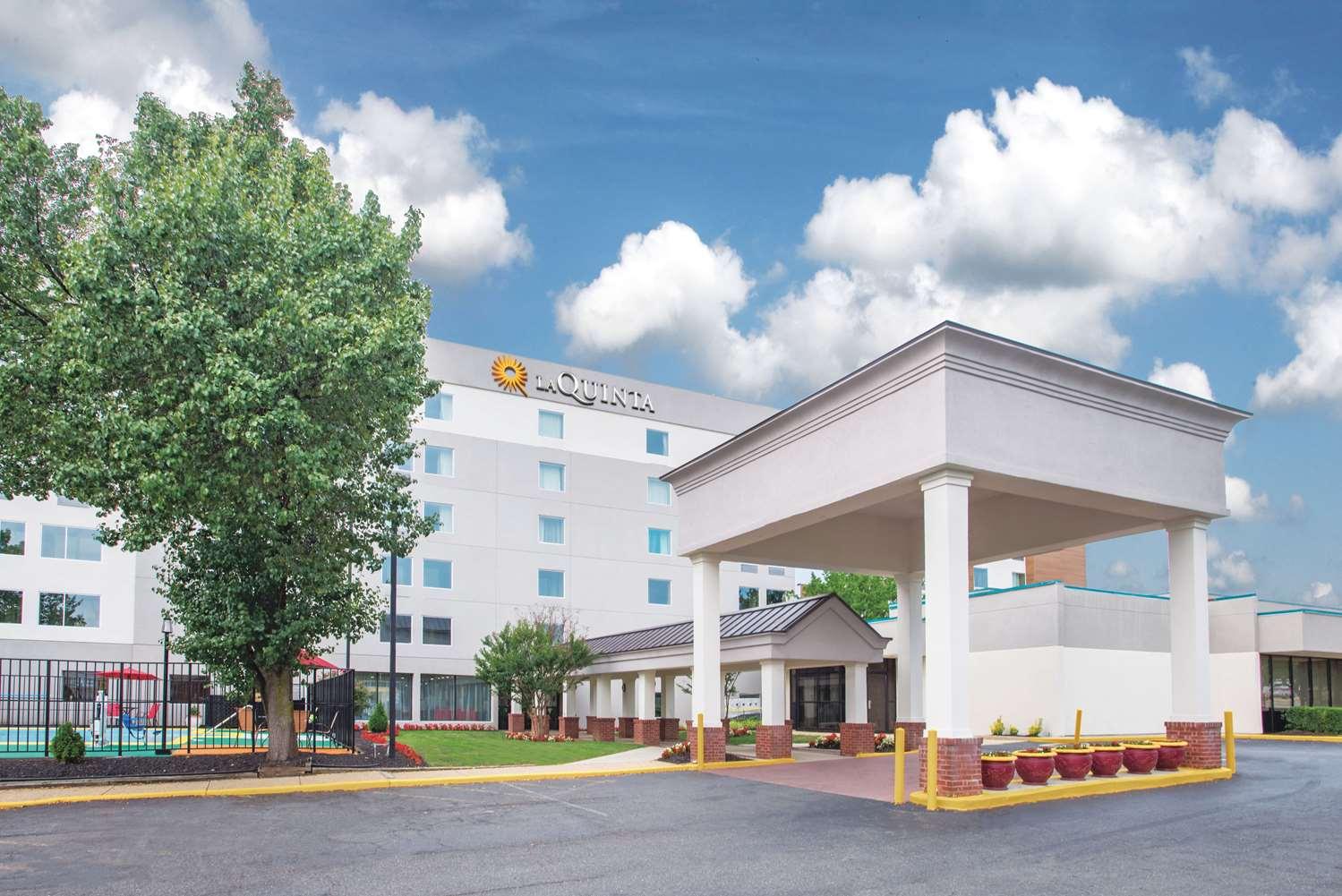 La Quinta Inn & Suites by Wyndham DC Metro Capital Beltway in Capitol Heights, MD