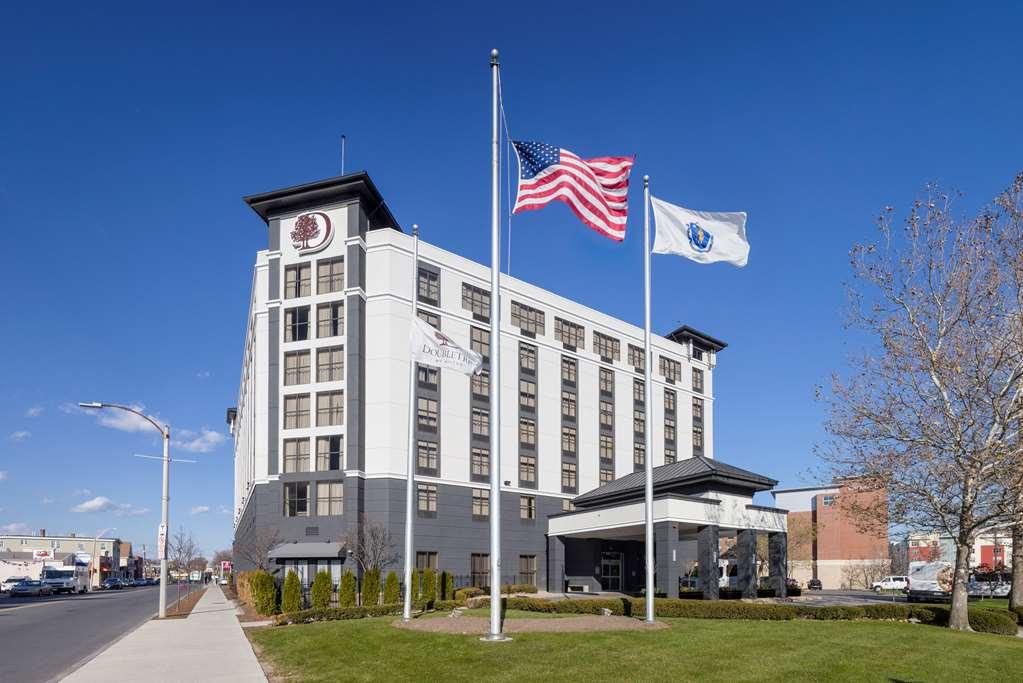 DoubleTree by Hilton Boston Logan Airport Chelsea image