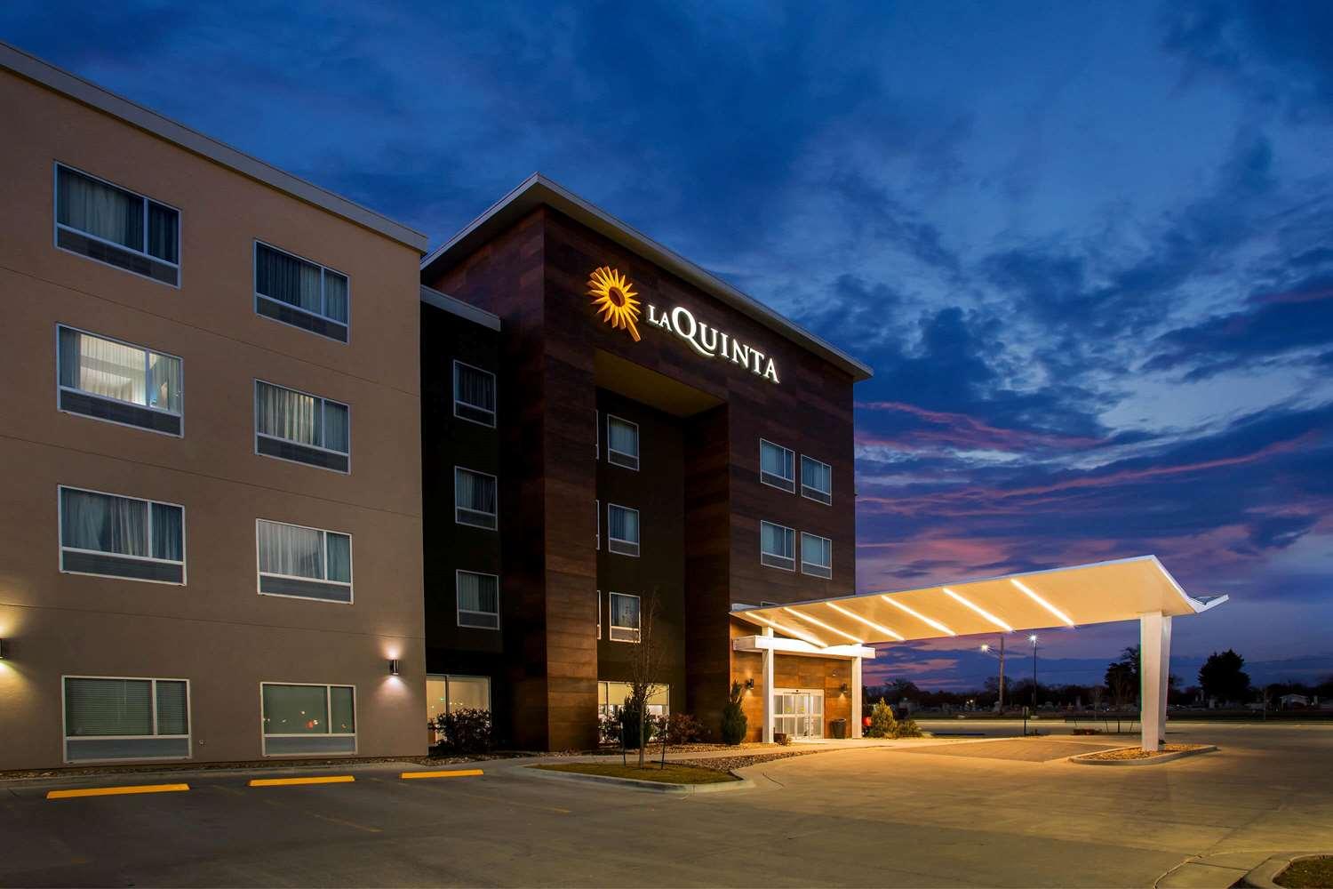 La Quinta Inn & Suites by Wyndham Pittsburg in St. Pittsburg, KS