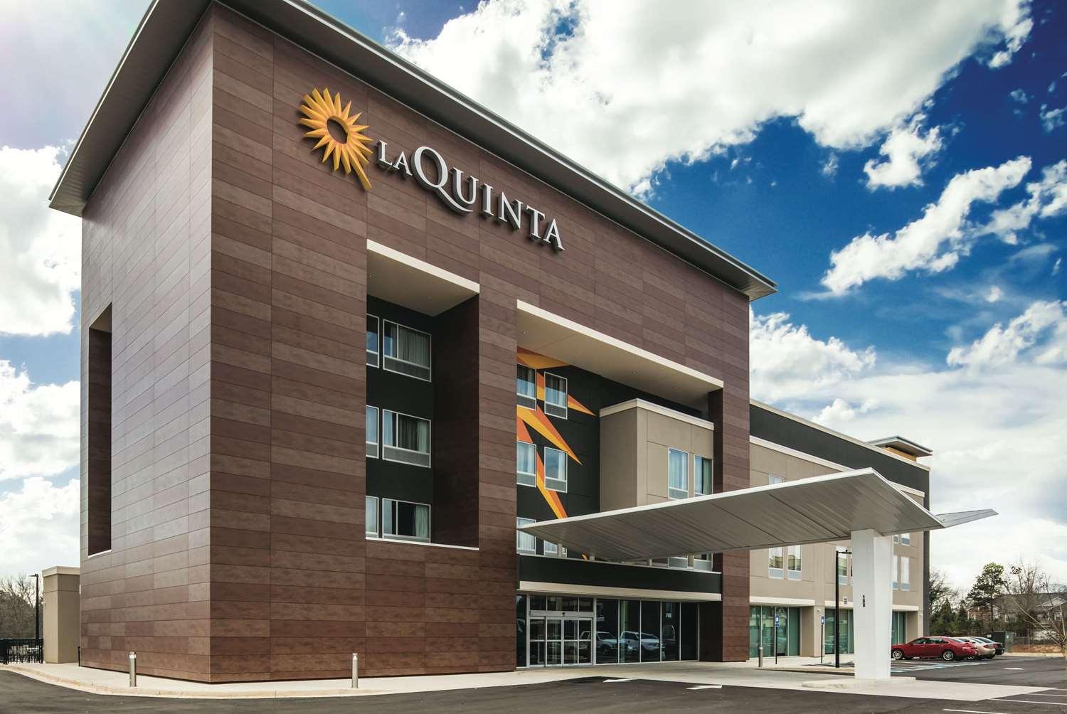 La Quinta Inn & Suites by Wyndham McDonough in McDonough, GA