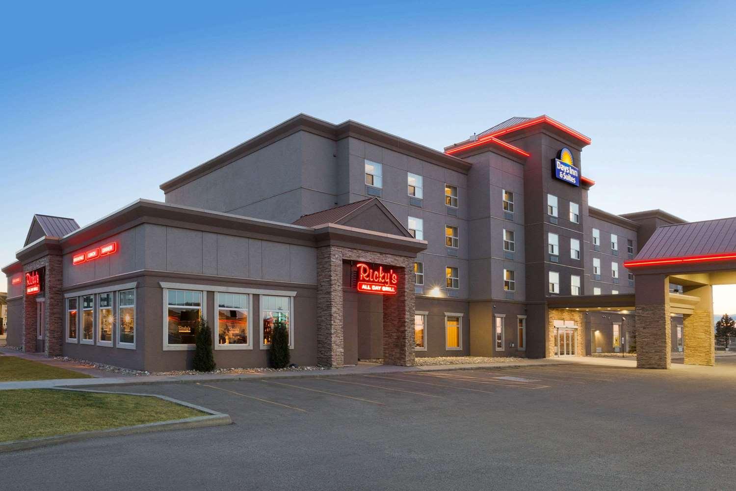 Days Inn & Suites by Wyndham Edmonton Airport in Leduc, AB