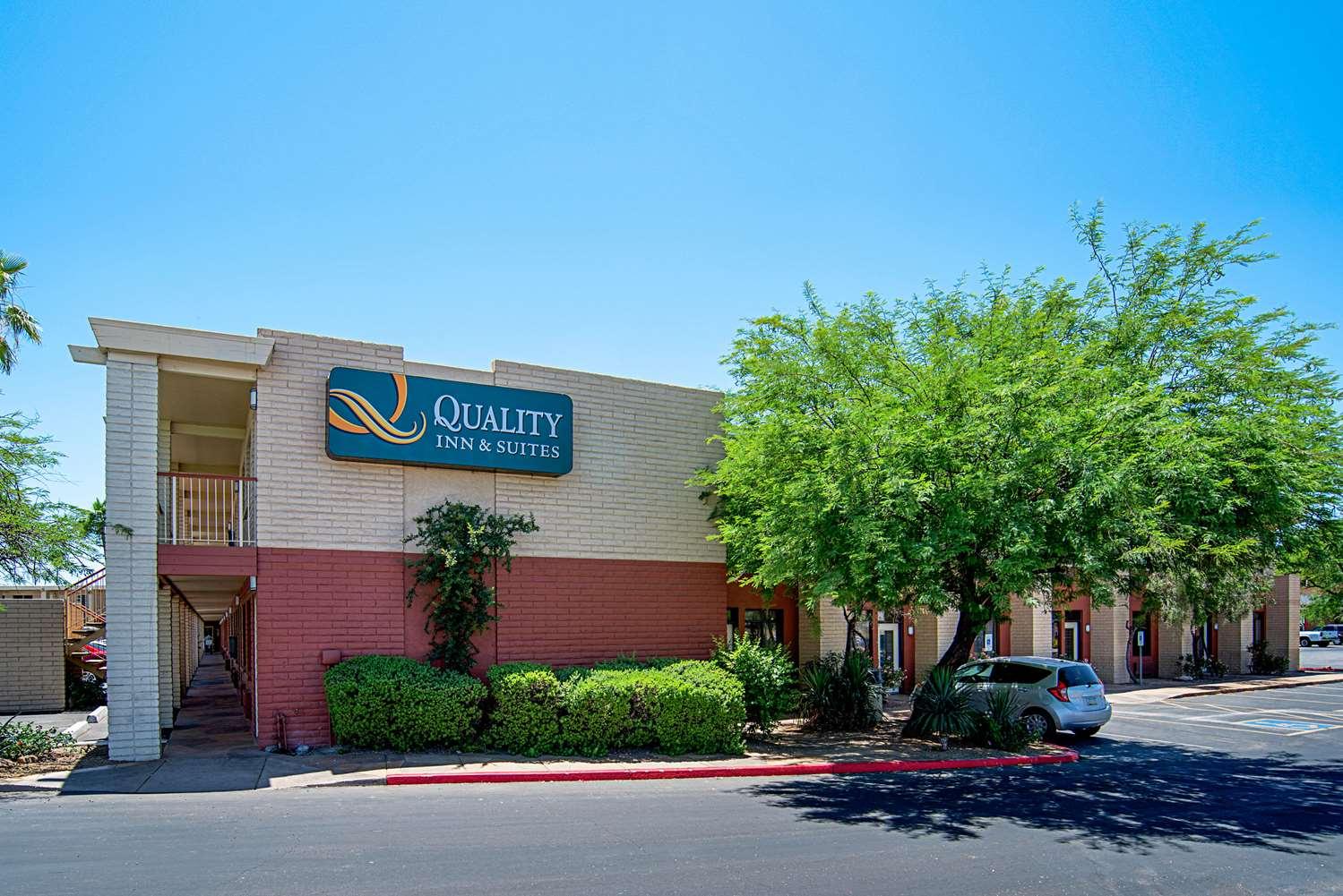 Quality Inn and Suites Phoenix NW - Sun City in Youngtown, AZ