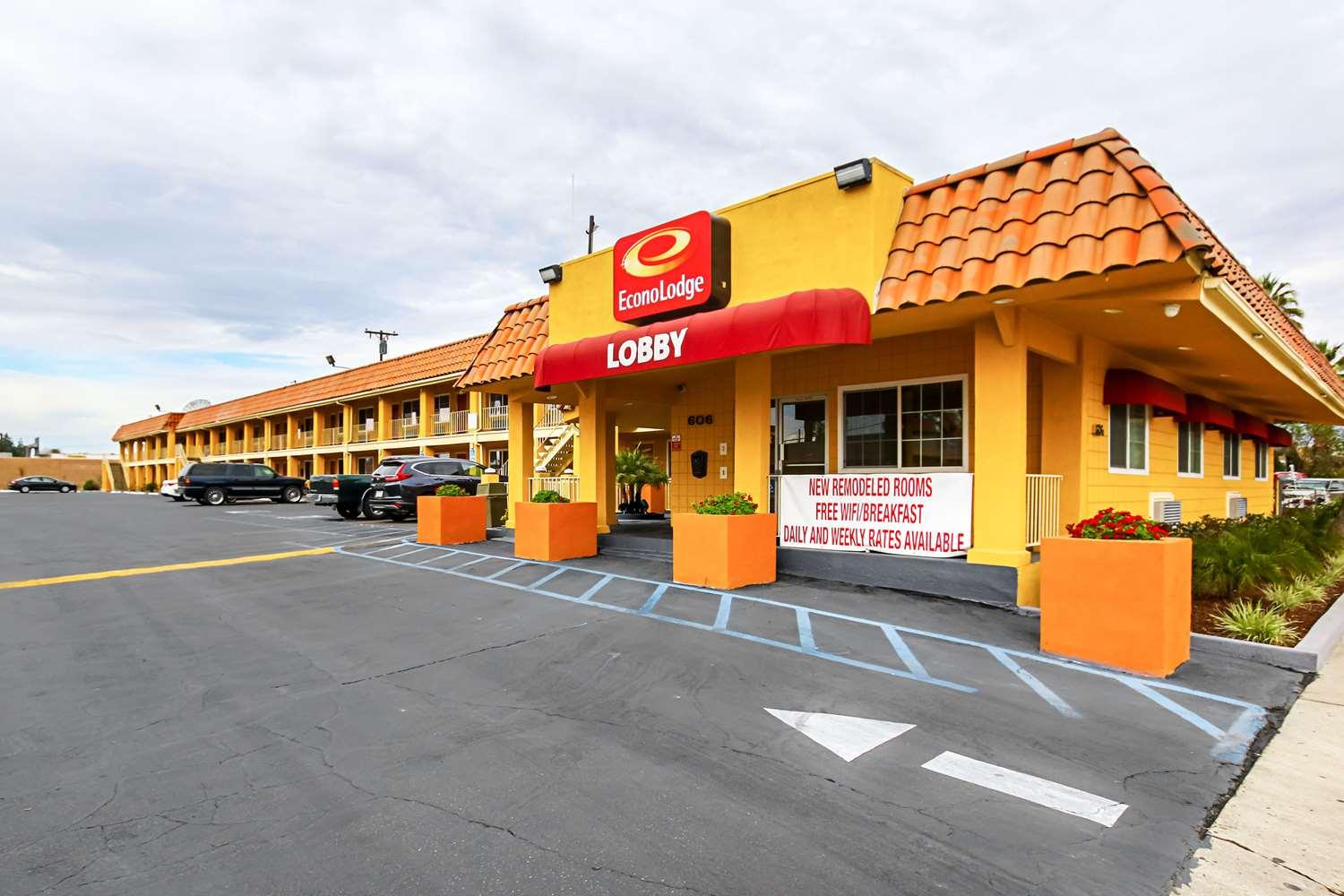 Econo Lodge San Bernardino I-215 in San Bernardino, CA