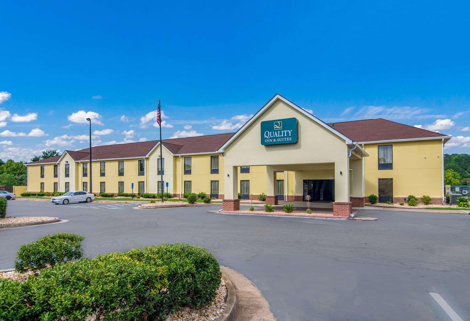 Quality Inn and Suites in Canton, GA