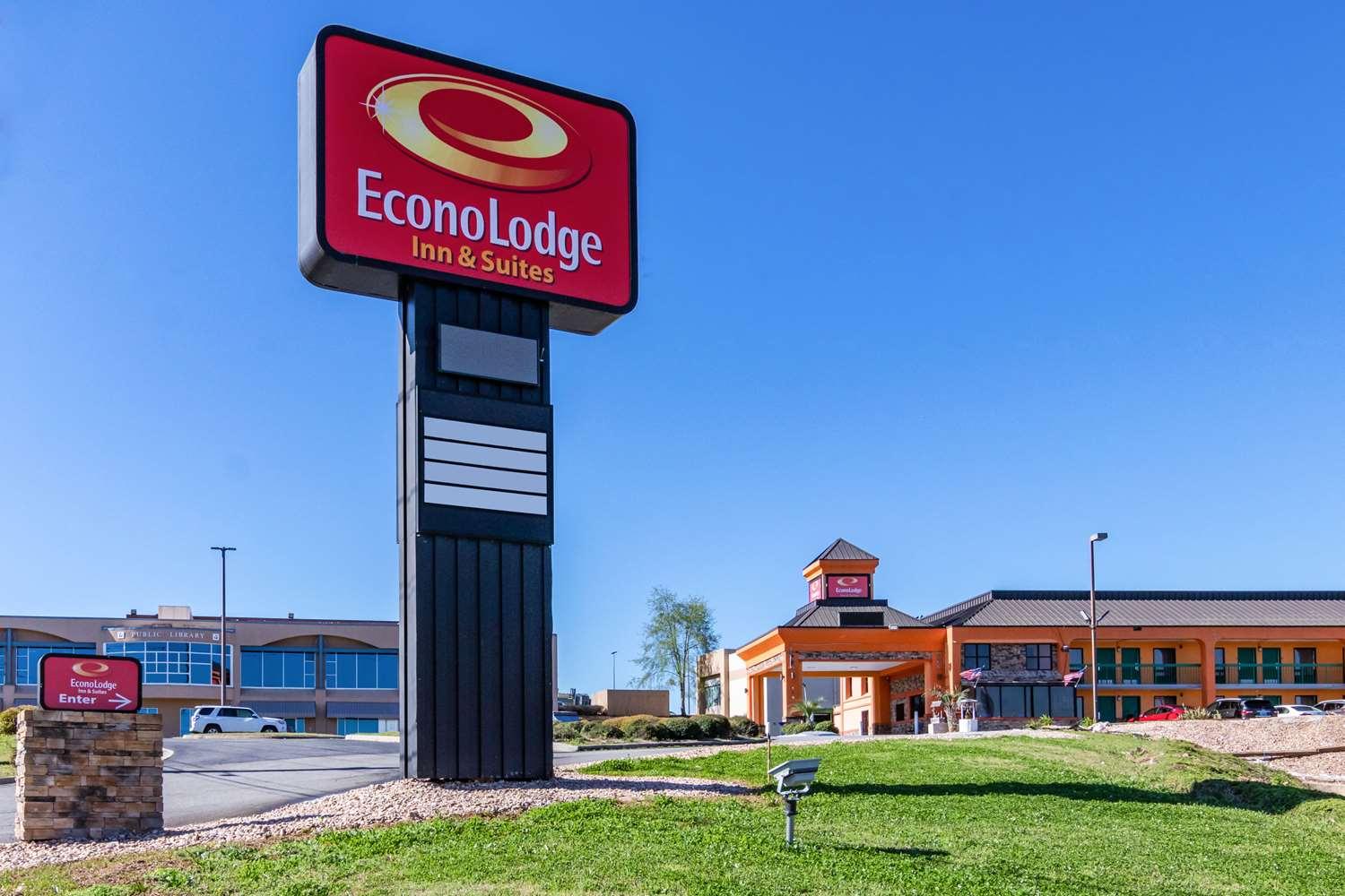 Econo Lodge Inn and Suites Macon in Macon, GA