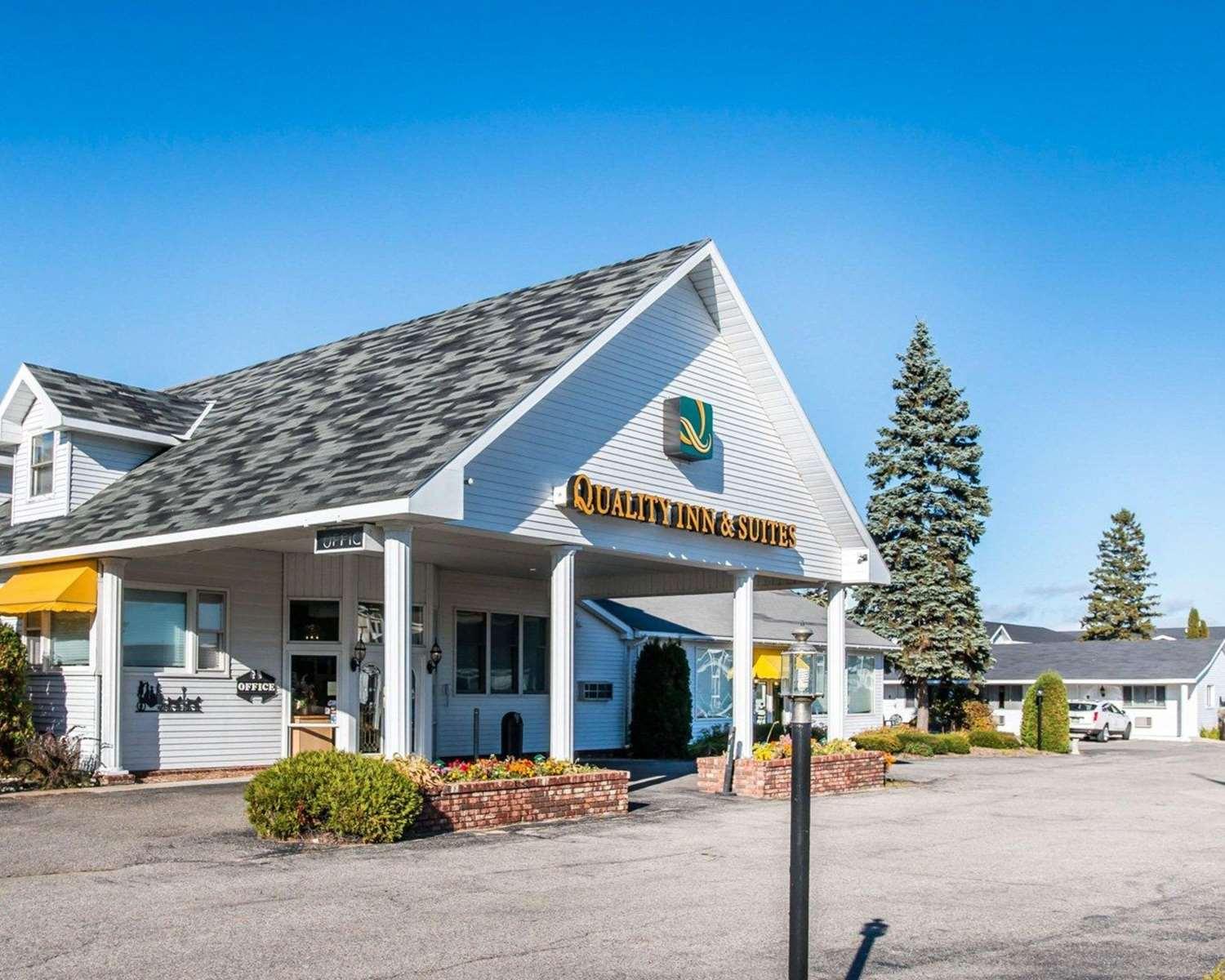 Quality Inn and Suites Beachfront in Mackinaw City, MI