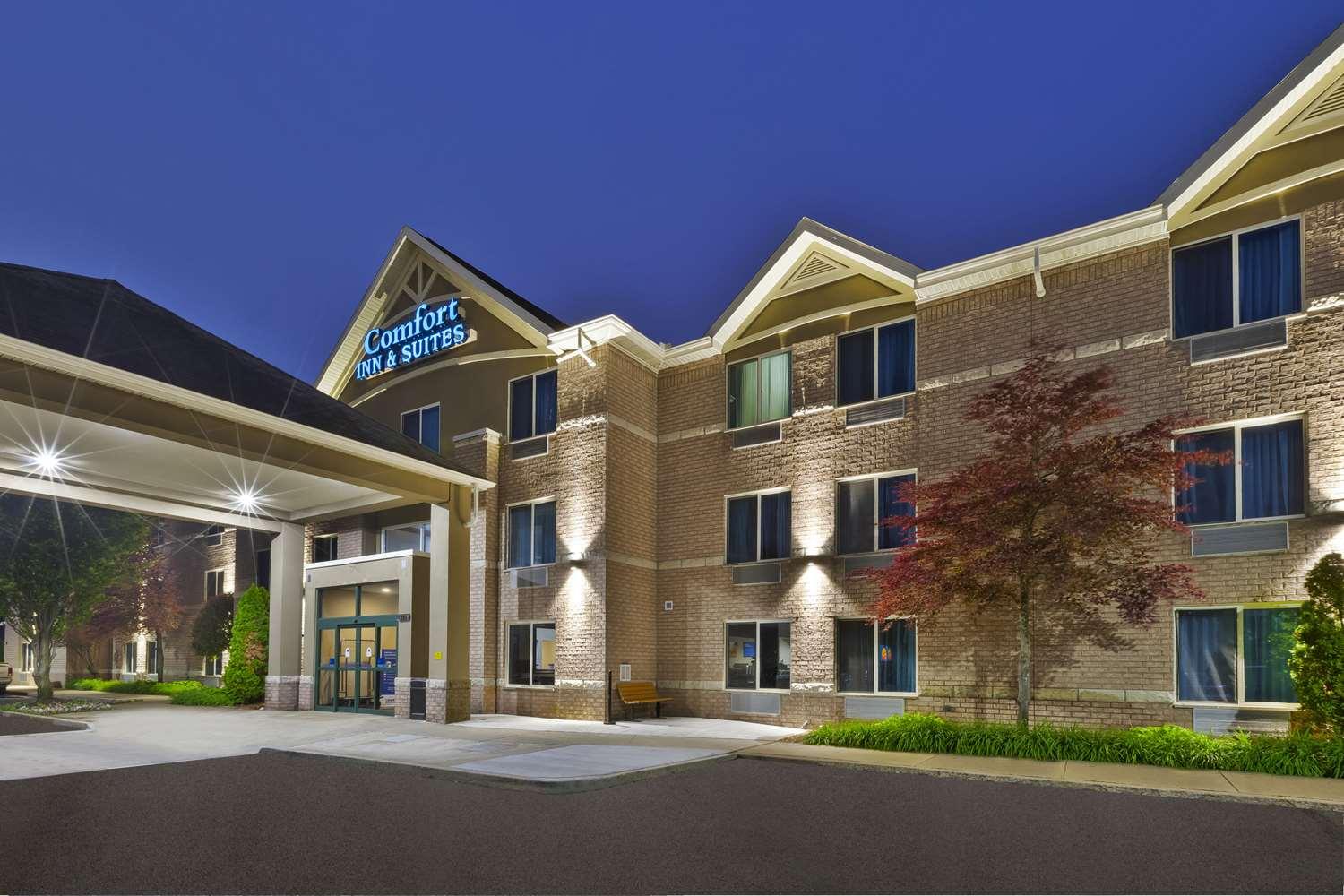 Comfort Inn and Suites in Taylor, MI