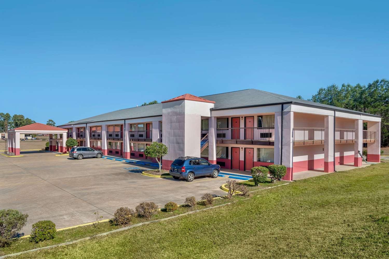 Econo Lodge Inn and Suites in Forest, MS