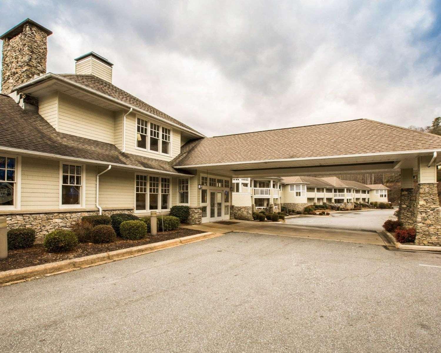 Rodeway Inn and Suites On The River in Cherokee, NC