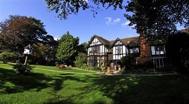 Tudor Grange Hotel in Bournemouth, GB1