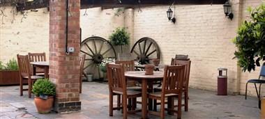 The Dixie Arms Hotel and La Piazza Restaurant in Nuneaton, GB1