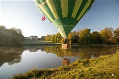 Kelmarsh Hall in Northampton, GB1