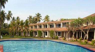 Palm Village Hotel in Hendala, LK