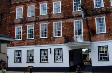 The Swan Hotel in Harleston, GB1