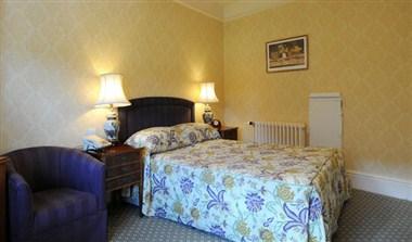 The Crown Manor House Hotel in Lyndhurst, GB1