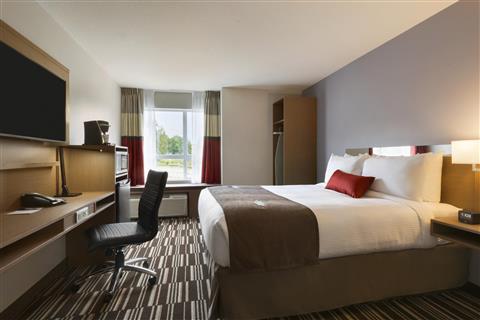 Microtel Inn & Suites by Wyndham Oyster Bay in Ladysmith, BC