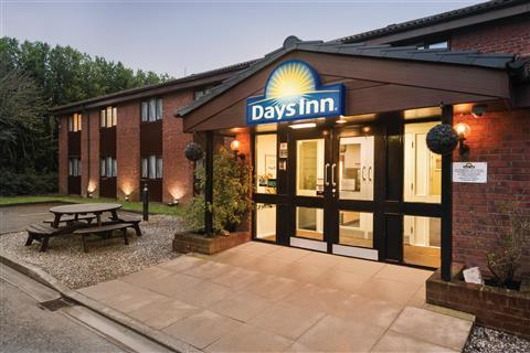 Days Inn by Wyndham Bridgend Cardiff M4 in Bridgend, GB3