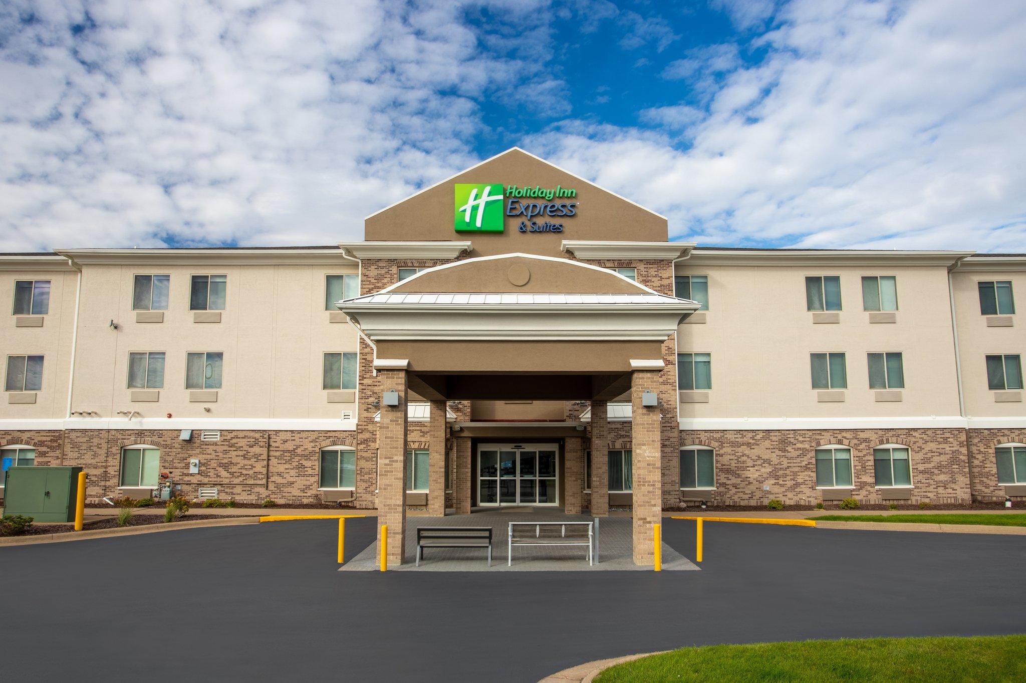 Holiday Inn Express Hotel & Suites Clinton in Clinton, IA