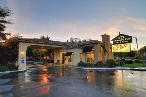 University Park Inn & Suites in Davis, CA