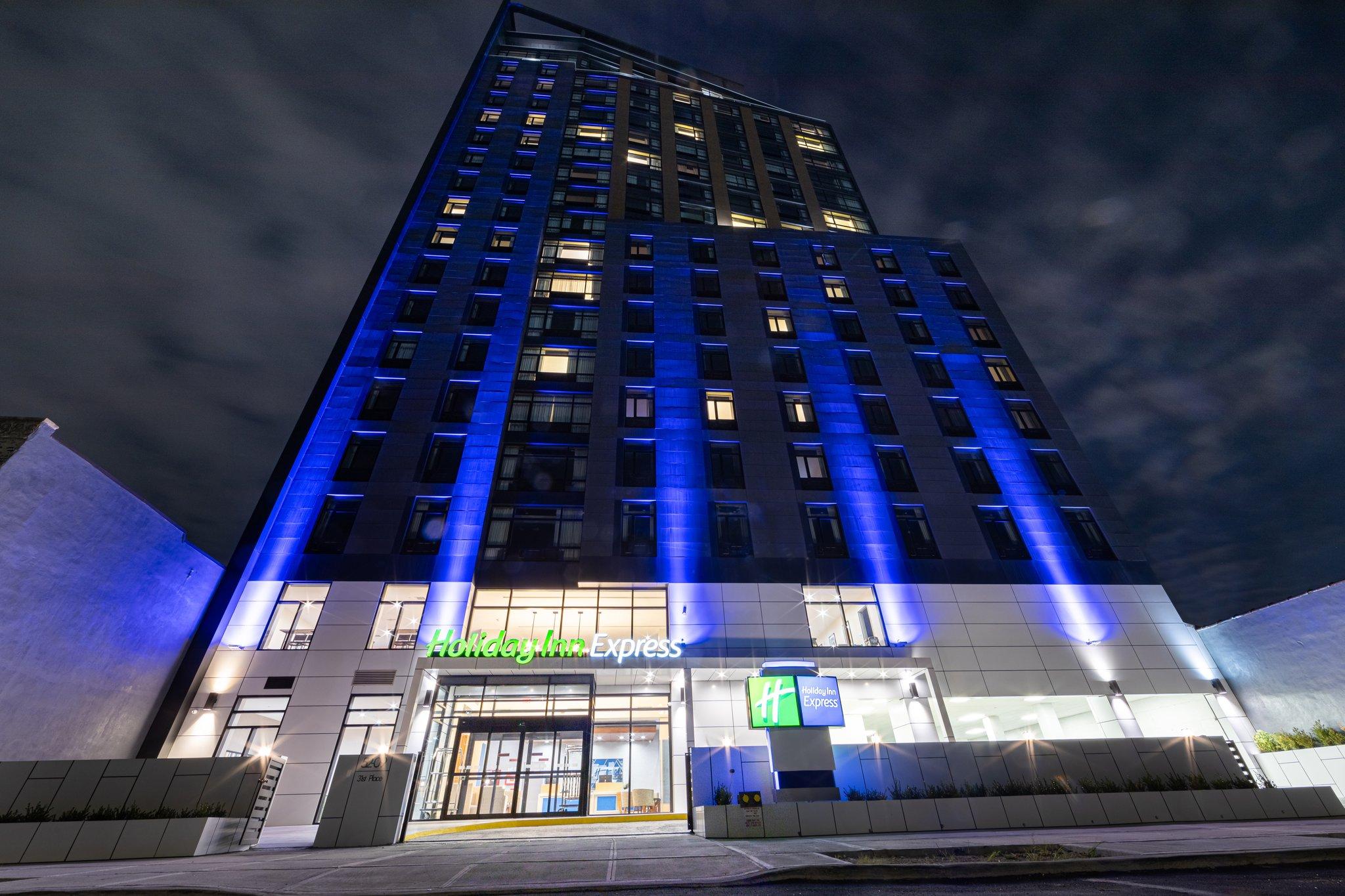 Holiday Inn Express Long Island City E  New York in Long Island City, NY