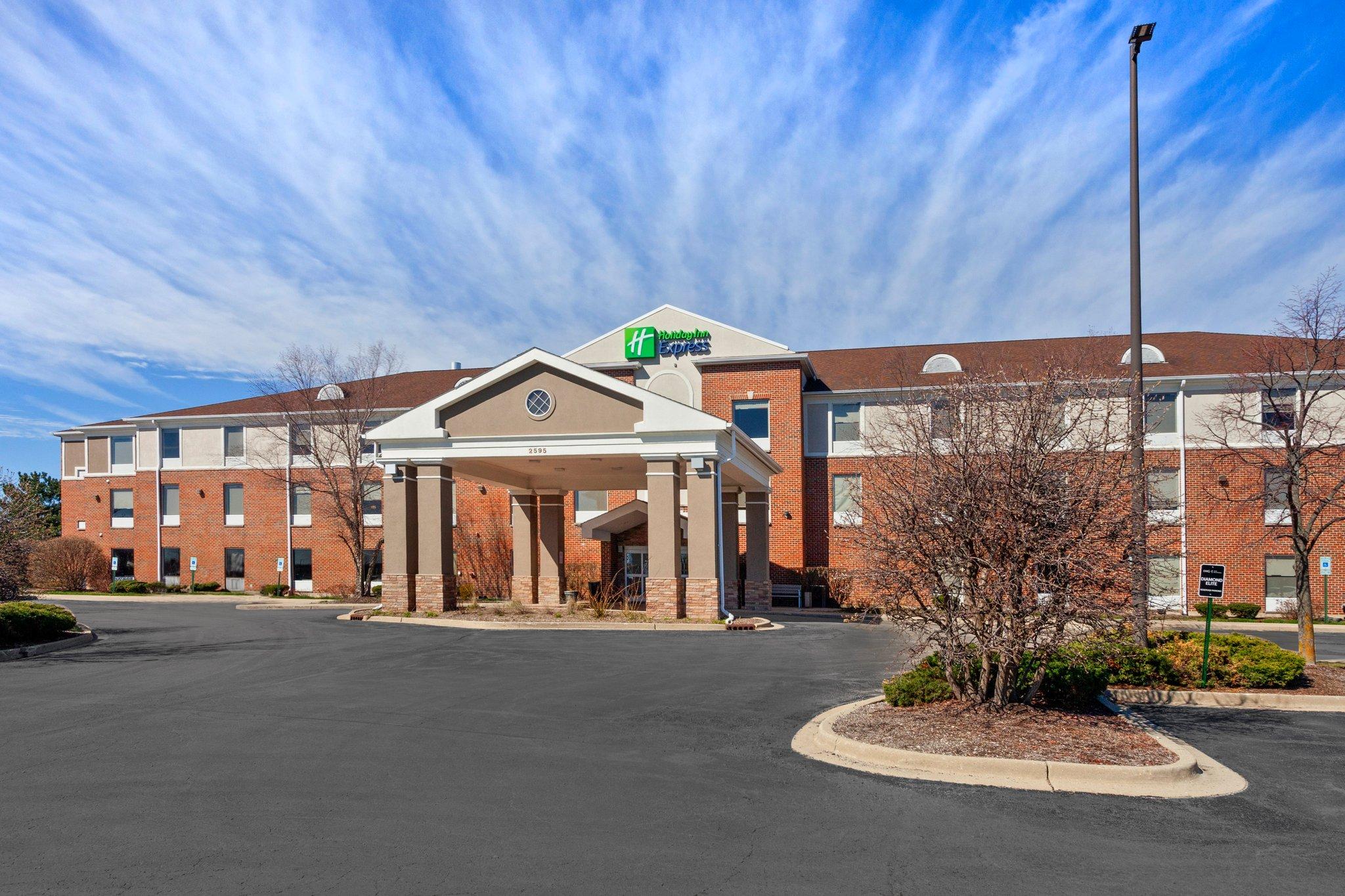 Holiday Inn Express Hotel & Suites Algonquin in Algonquin, IL