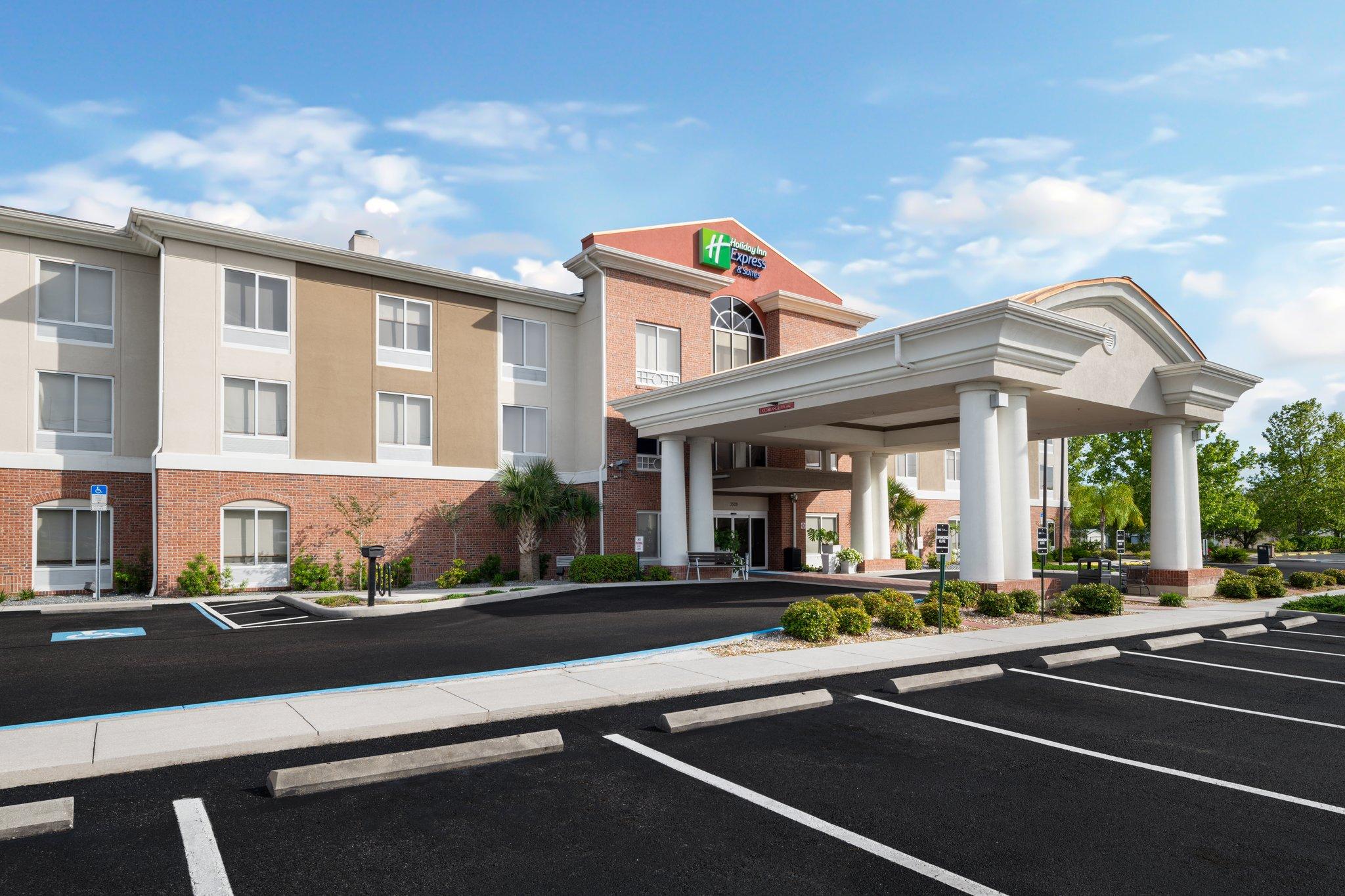 Holiday Inn Express Hotel & Suites Spring Hill in Spring Hill, FL