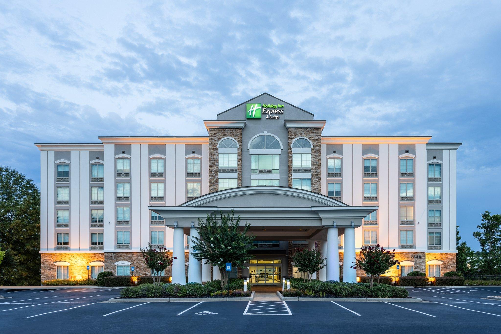 Holiday Inn Express Hotel & Suites Columbus at Northlake in Columbus, GA