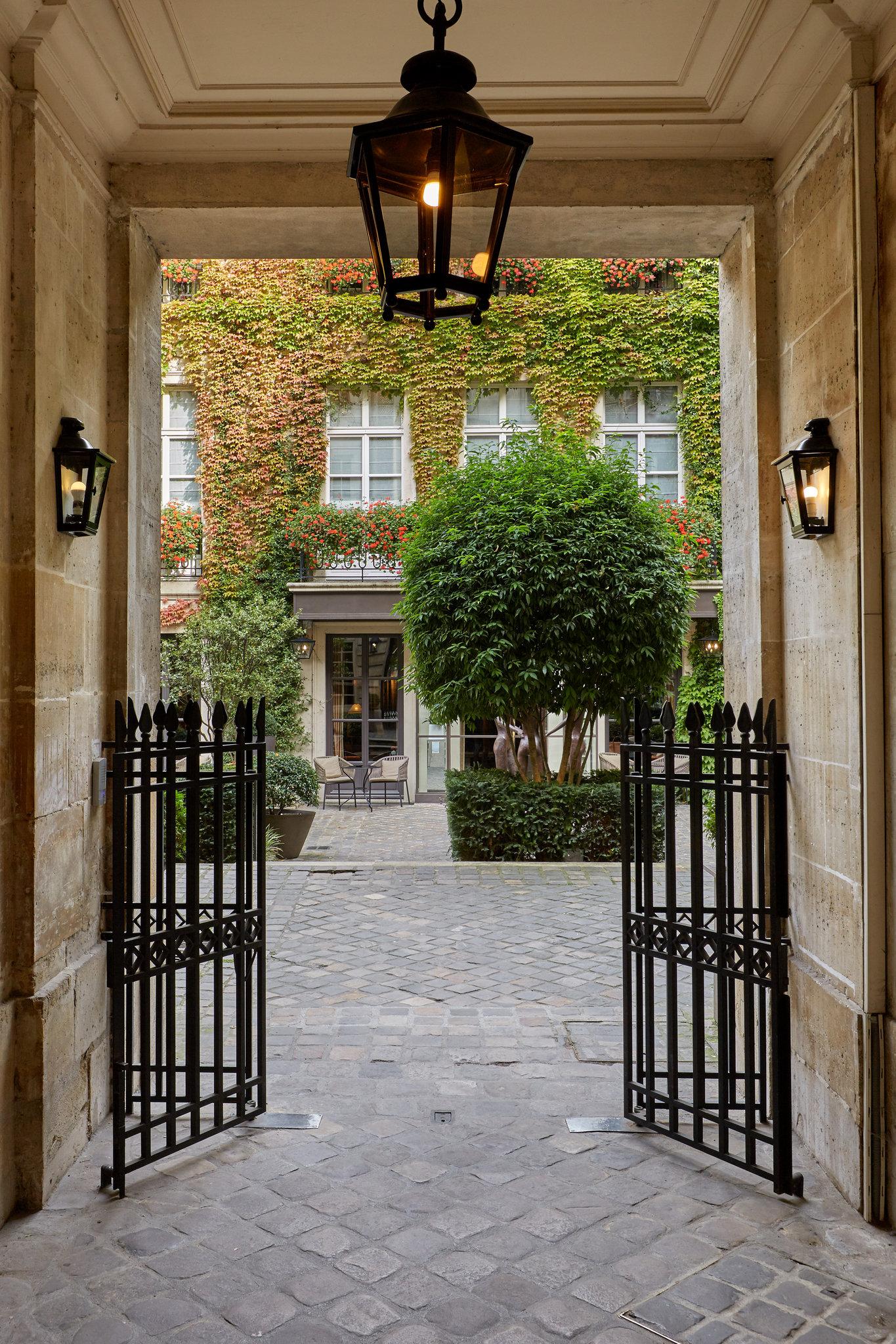 Pavillon De La Reine in Paris, FR