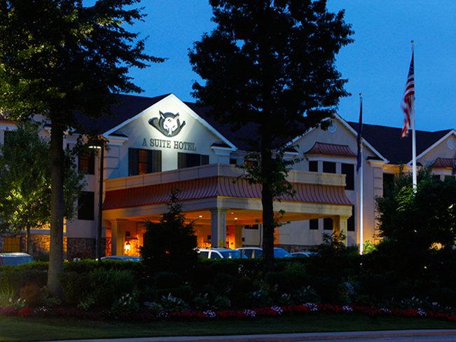 The Inn At Fox Hollow in Woodbury, NY