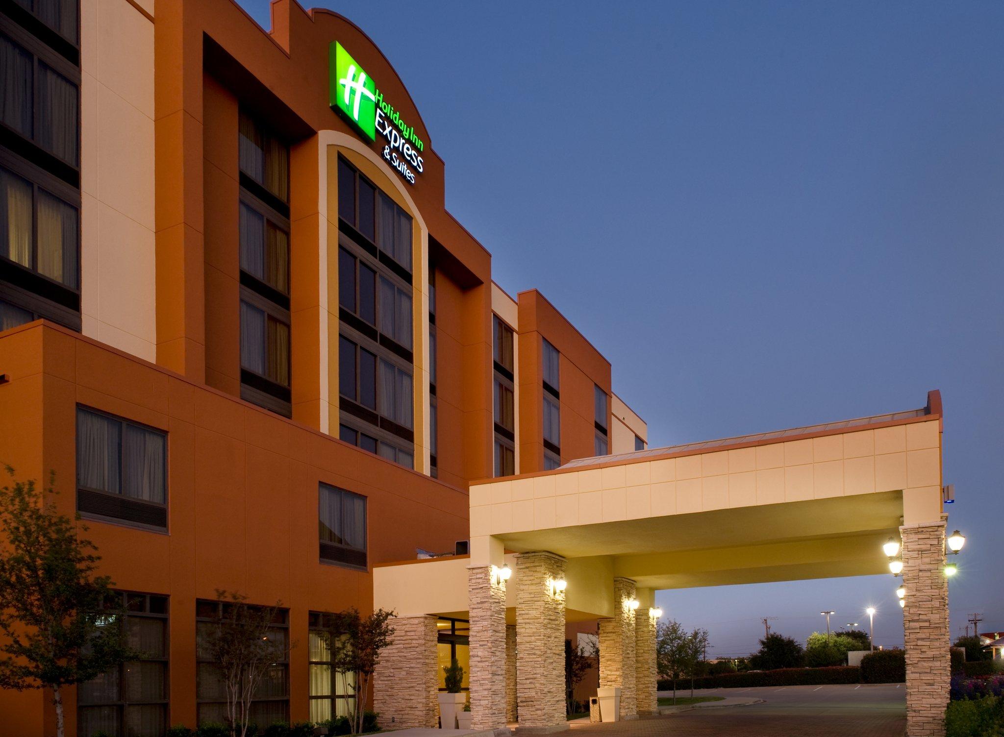 Holiday Inn Express Hotel & Suites Dallas Ft. Worth Airport South in Irving, TX
