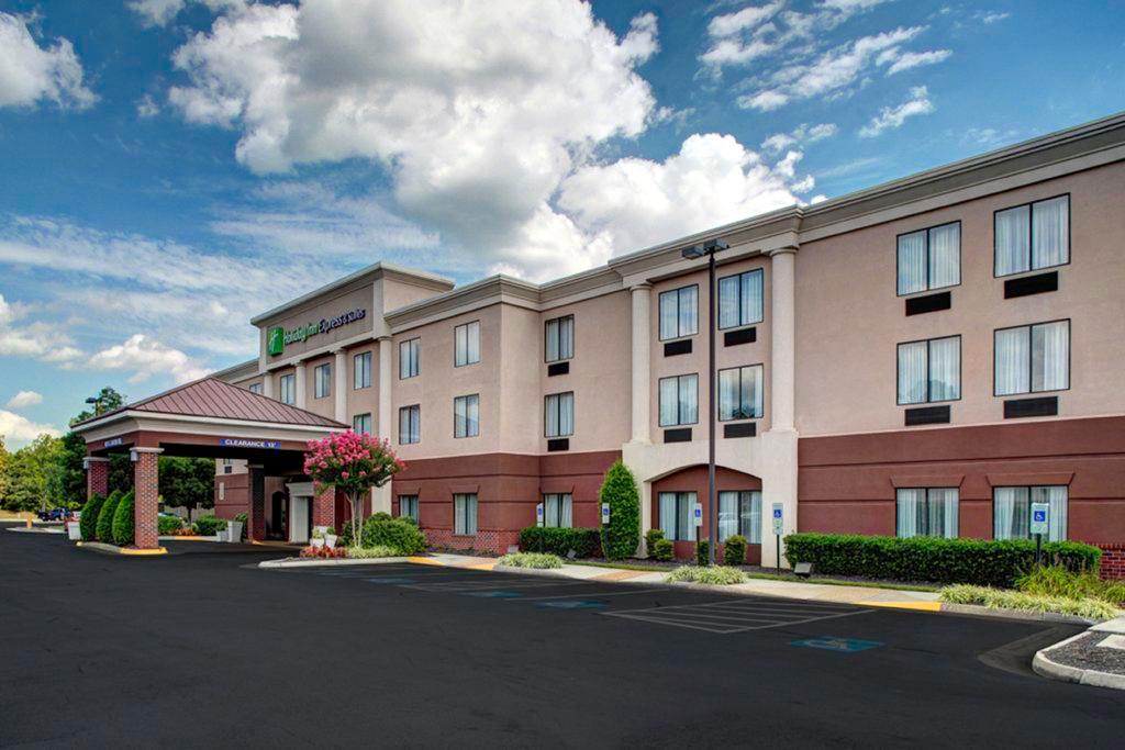 Holiday Inn Express Hotel & Suites Richmond North Ashland image