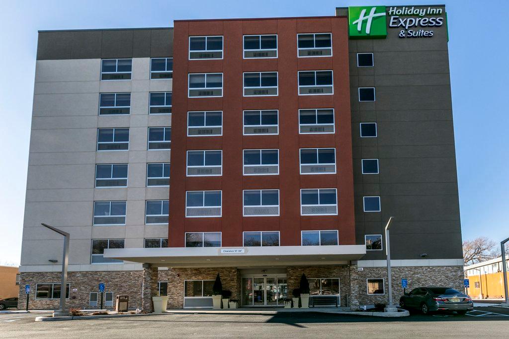 Holiday Inn Express & Suites Jersey City North - Hoboken image