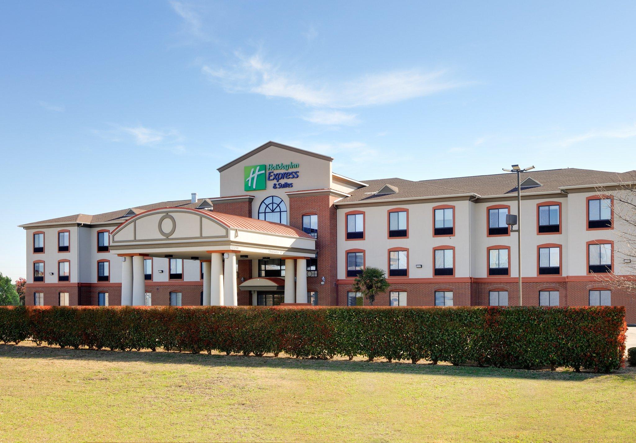 Holiday Inn Express & Suites Burleson/Ft. Worth in Burleson, TX
