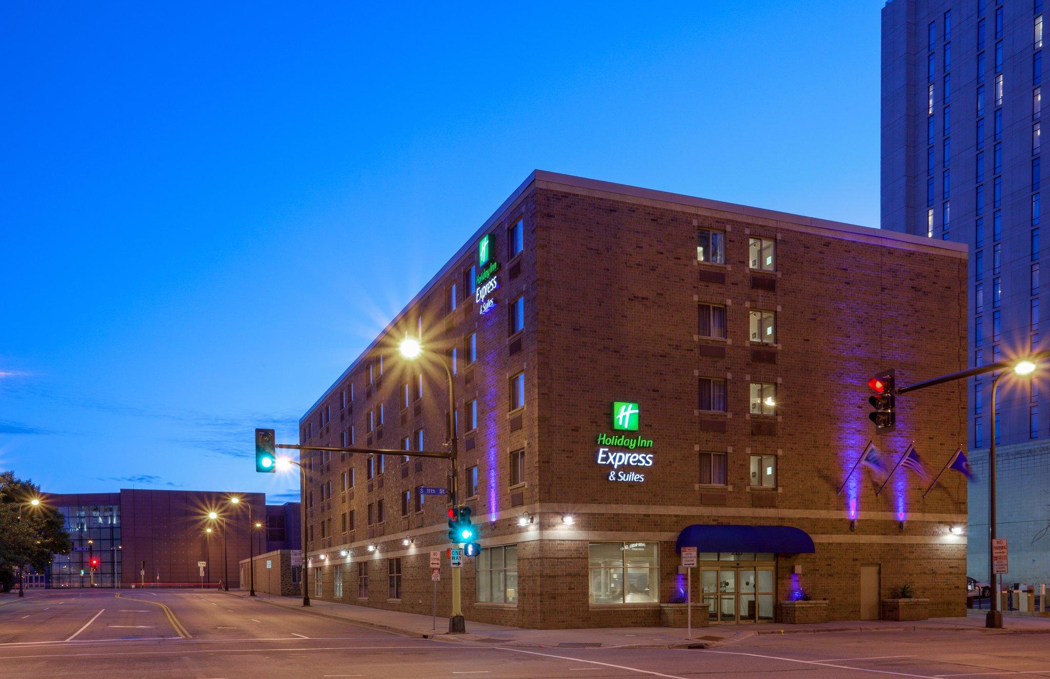 Holiday Inn Express & Suites Minneapolis-Dwtn (Conv Ctr) in Minneapolis, MN