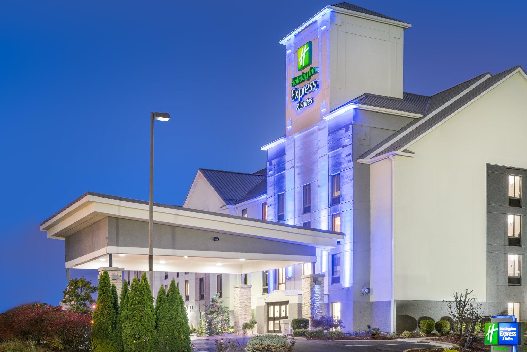 Holiday Inn Express Hotel & Suites Louisville in Louisville, KY