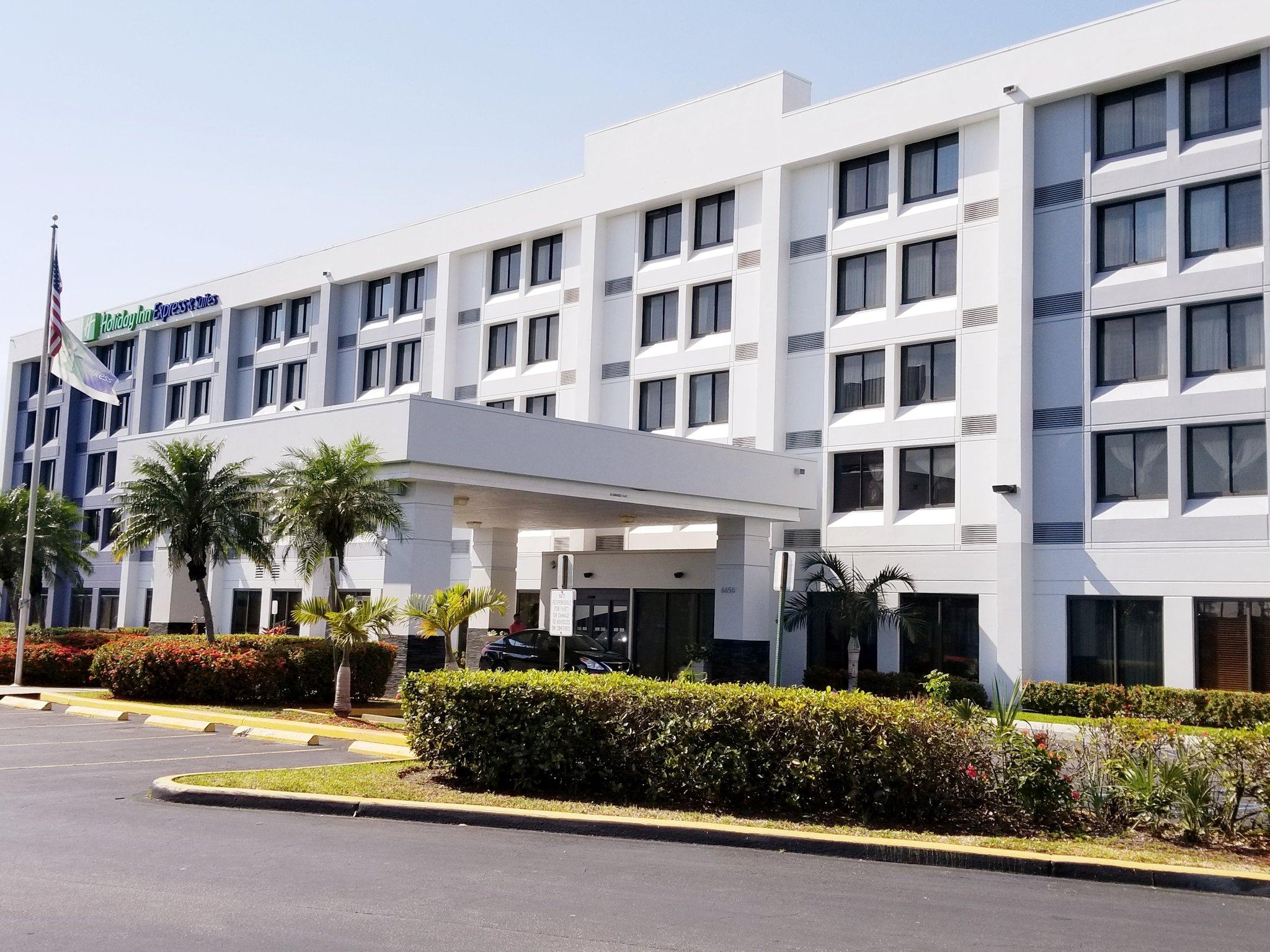 Holiday Inn Express Hotel & Suites Miami-Hialeah (Miami Lakes) in Hialeah, FL